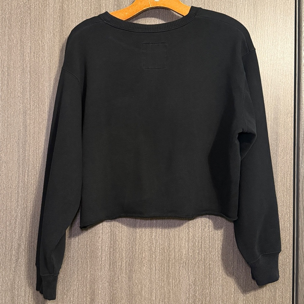 Hollister Women's Embroidered Butterfly Cropped Sweatshirt Size Medium EUC - Picture 2 of 9